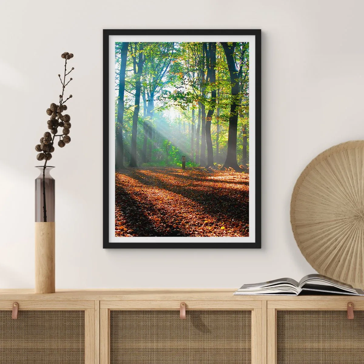 Póster en marco negro - Rayos de sol en el bosque otoñal - 50x70cm - Resplandores y sombras - Decoración de pared moderna para salón y dormitorio ARTTOR