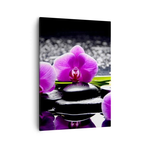 Cuadro sobre lienzo - Impresión de Imagen - Orquídeas moradas sobre un fondo de piedras y velas en un entorno relajante. - 50x70cm - Ahogarse en la paz y la tranquilidad - Decoración de pared moderna para salón y dormitorio ARTTOR