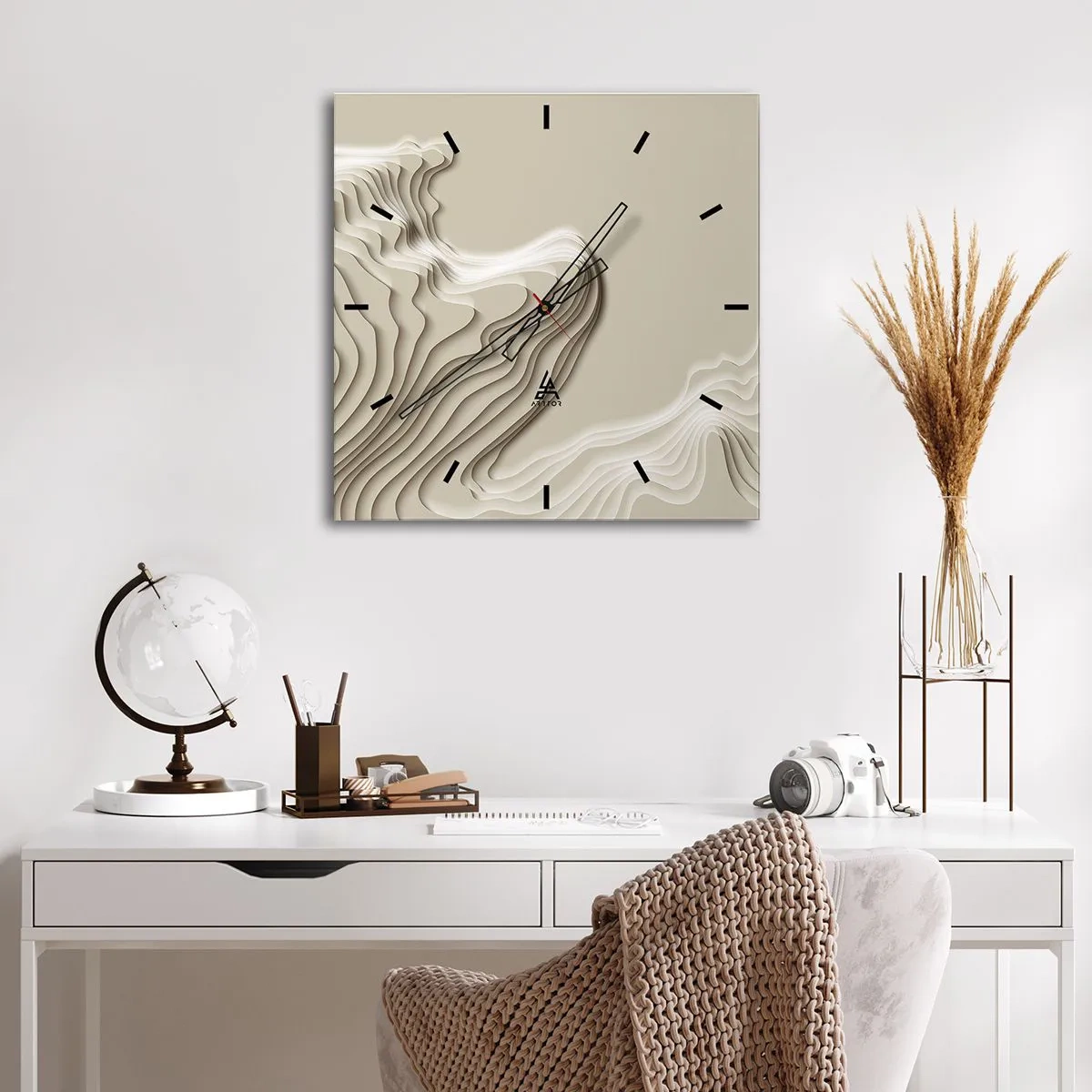 Reloj de pared - Reloj de vidrio - Un patrón abstracto en tonos beige con efecto lineal. - 30x30cm - Topografía del arte - Decoración de pared moderna para salón y dormitorio ARTTOR