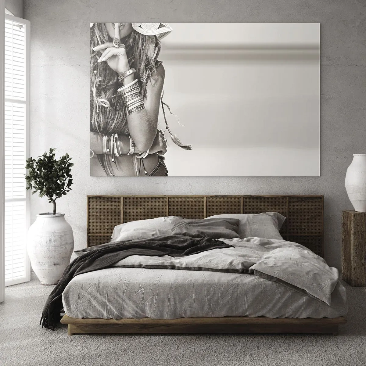 Cuadro sobre vidrio - Impresiones sobre Vidrio - Una mujer con joyas con el dedo en los labios en una toma artística. - 70x50cm - Libertad natural - Decoración de pared moderna para salón y dormitorio ARTTOR