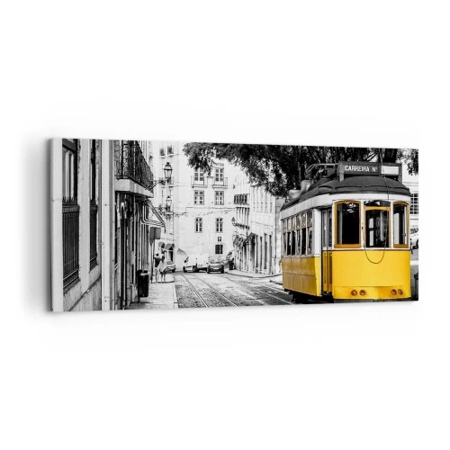 Cuadro sobre lienzo - Impresión de Imagen - Un tranvía amarillo con el telón de fondo de una calle en blanco y negro. - 120x50cm - Y un fado de fondo - Decoración de pared moderna para salón y dormitorio ARTTOR