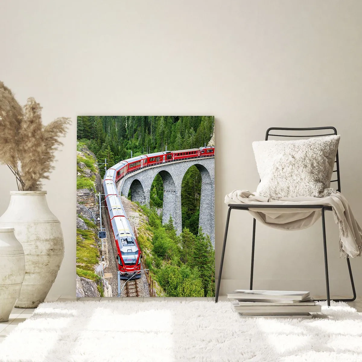 Cuadro sobre vidrio - Impresiones sobre Vidrio - Un tren con un puente de montaña al fondo entre paisajes verdes. - 50x70cm - Atravesando las montañas - Decoración de pared moderna para salón y dormitorio ARTTOR