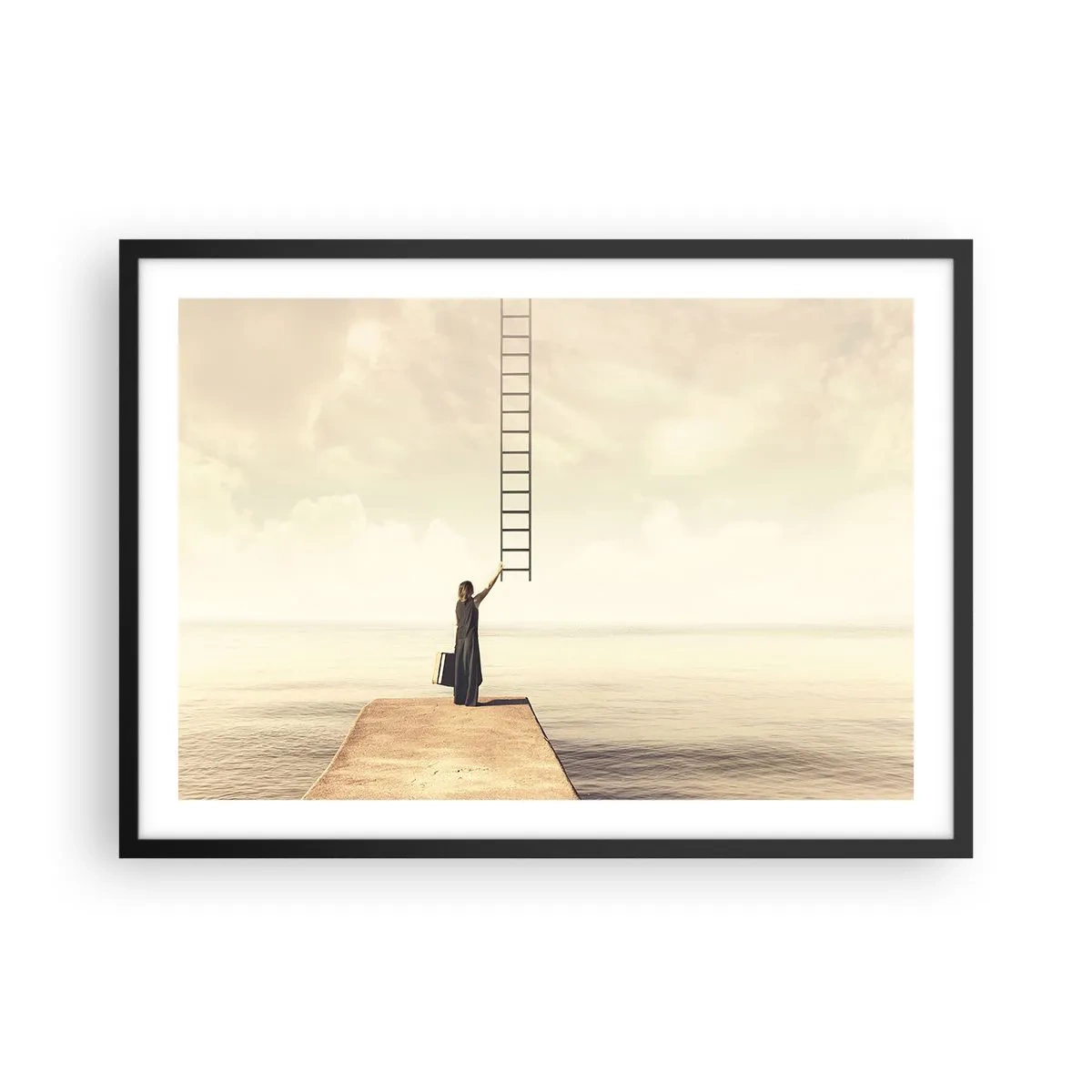 Póster en marco negro - Una mujer parada en un muelle con una escalera que conduce al cielo. - 70x50cm - Un viaje mágico - Decoración de pared moderna para salón y dormitorio ARTTOR