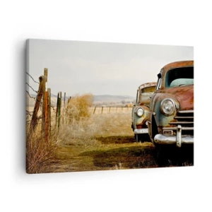 Cuadro sobre lienzo - Impresión de Imagen - Dos coches viejos en un camino de tierra junto a una valla de madera. - 70x50cm - Un merecido descanso - Decoración de pared moderna para salón y dormitorio ARTTOR