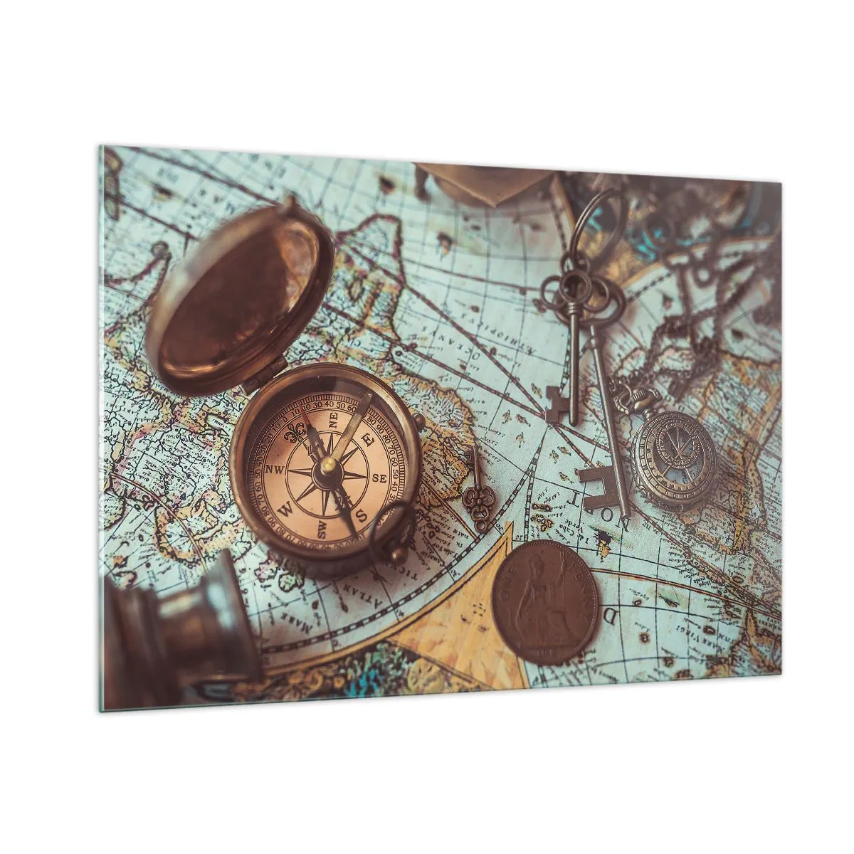 Cuadro sobre vidrio - Impresiones sobre Vidrio - Una brújula antigua sobre un fondo de mapa y llaves antiguas. - 100x70cm - Para el aventurero - Decoración de pared moderna para salón y dormitorio ARTTOR
