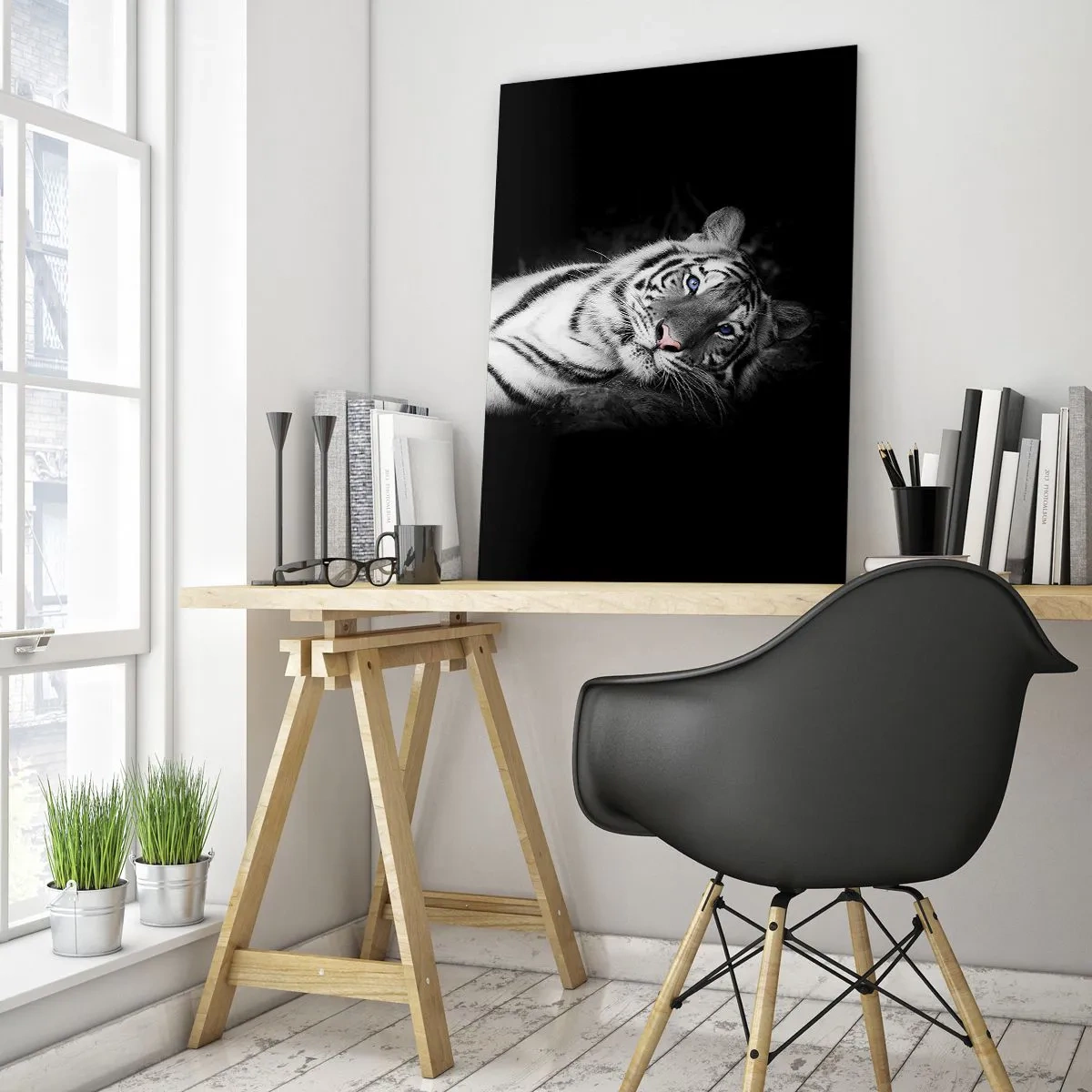 Cuadro sobre vidrio - Impresiones sobre Vidrio - Un tigre blanco con ojos azules en un entorno en blanco y negro. - 50x70cm - Salvaje y tranquilo - Decoración de pared moderna para salón y dormitorio ARTTOR