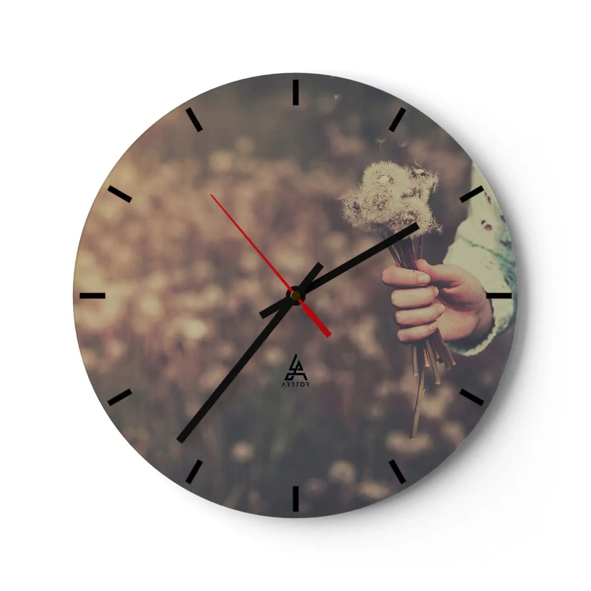 Reloj de pared - Reloj de vidrio - Una mano sosteniendo un ramo de dientes de león contra un campo borroso - 30x30cm - Deténgalos, por favor - Decoración de pared moderna para salón, cocina y dormitorio ARTTOR