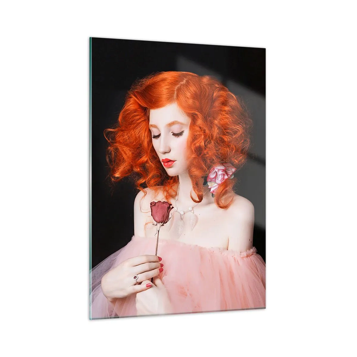 Cuadro sobre vidrio - Impresiones sobre Vidrio - Retrato de una mujer con cabello rojo y una rosa sobre un fondo oscuro. - 50x70cm - En estilo barroco - Decoración de pared moderna para salón y dormitorio ARTTOR