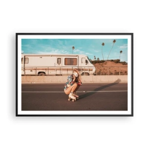 Póster en marco negro - Una chica en patines tomando una foto en un día soleado. - 100x70cm - ¡Sonrían, por favor! - Decoración de pared moderna para salón y dormitorio ARTTOR