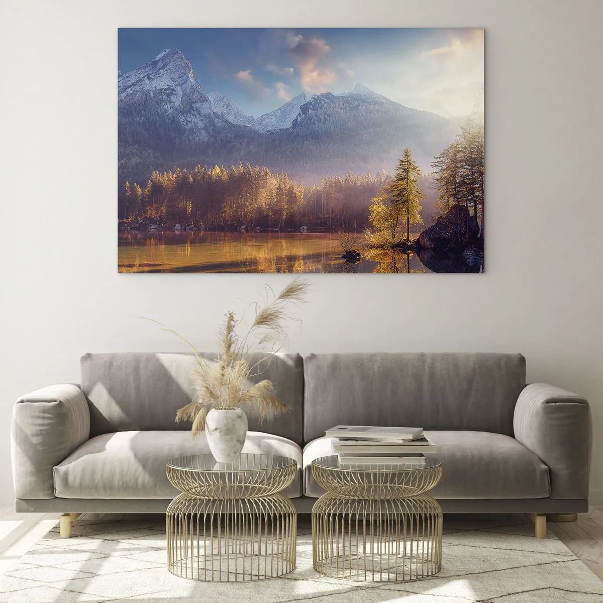 Cuadro sobre vidrio - Impresiones sobre Vidrio - Luz dorada de la mañana sobre un lago de montaña rodeado de bosque. - 120x80cm - Entre las montañas y los valles - Decoración de pared moderna para salón y dormitorio ARTTOR