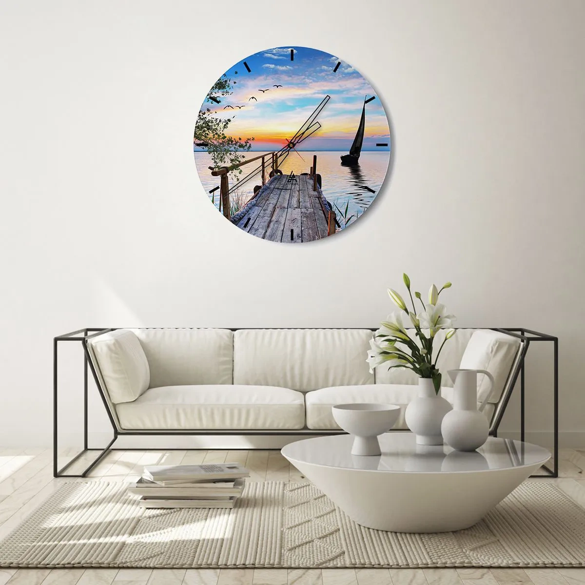 Reloj de pared - Reloj de vidrio - Un muelle sobre el lago a la luz del sol poniente. - 30x30cm - Que llegue la noche - Decoración de pared moderna para salón, cocina y dormitorio ARTTOR