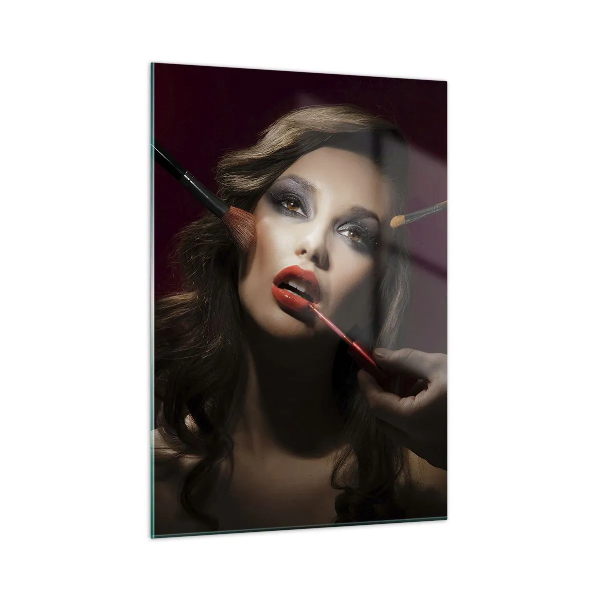 Cuadro sobre vidrio - Impresiones sobre Vidrio - Mujer aplicándose maquillaje sobre un fondo oscuro - 50x70cm - Hermoso y de ensueño - Decoración de pared moderna para salón y dormitorio ARTTOR