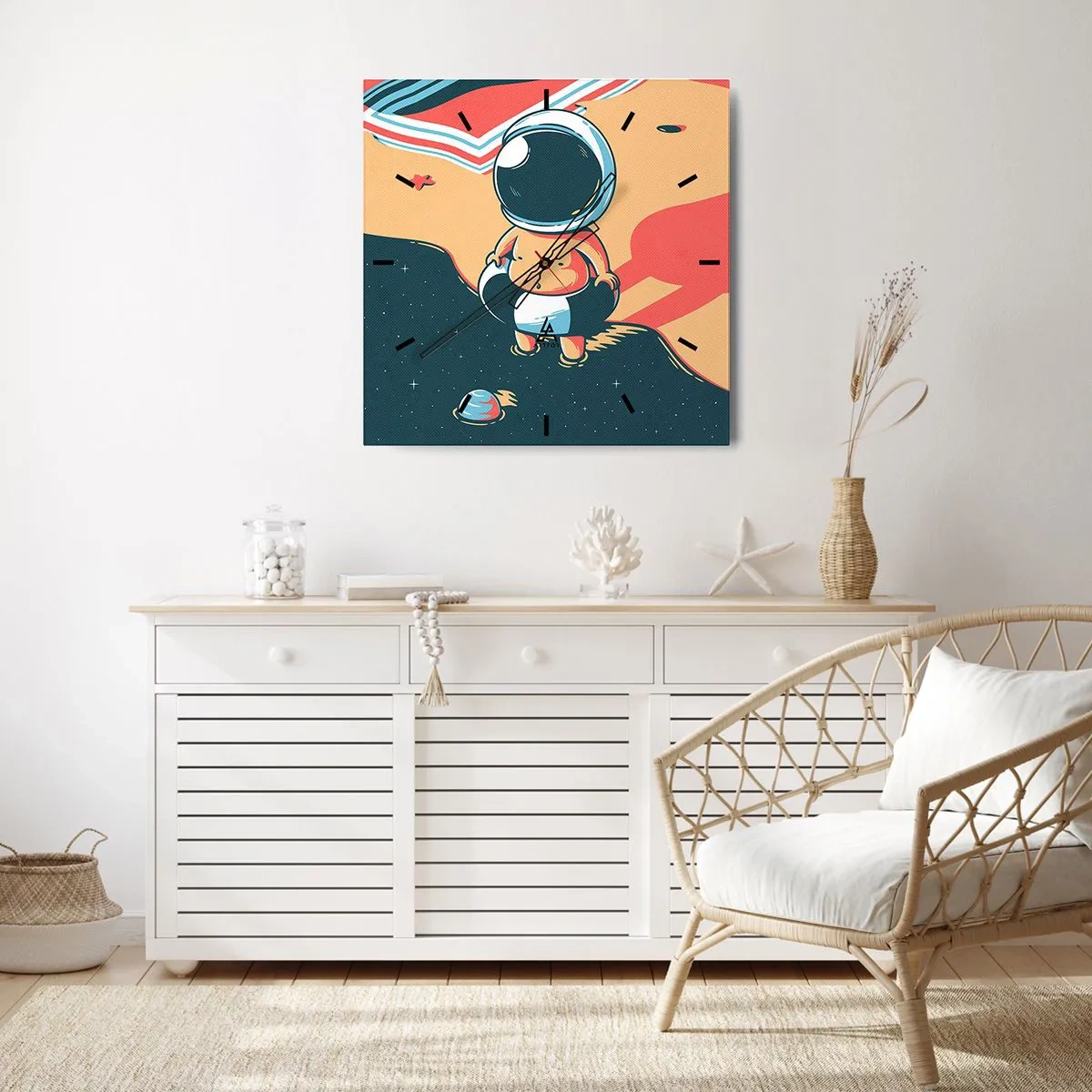 Reloj de pared - Reloj de vidrio - Astronauta divertido en la playa con elementos espaciales de fondo. - 30x30cm - Desde una perspectiva diferente - Decoración de pared moderna para salón y dormitorio ARTTOR