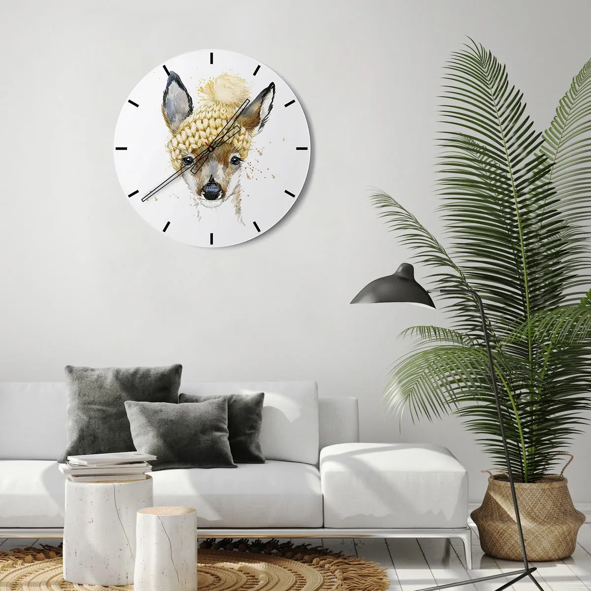 Reloj de pared - Reloj de vidrio - Un lindo ciervo con un gorro de invierno. - 30x30cm - Para el invierno en un bosque nevado - Decoración de pared moderna para salón, cocina y dormitorio ARTTOR