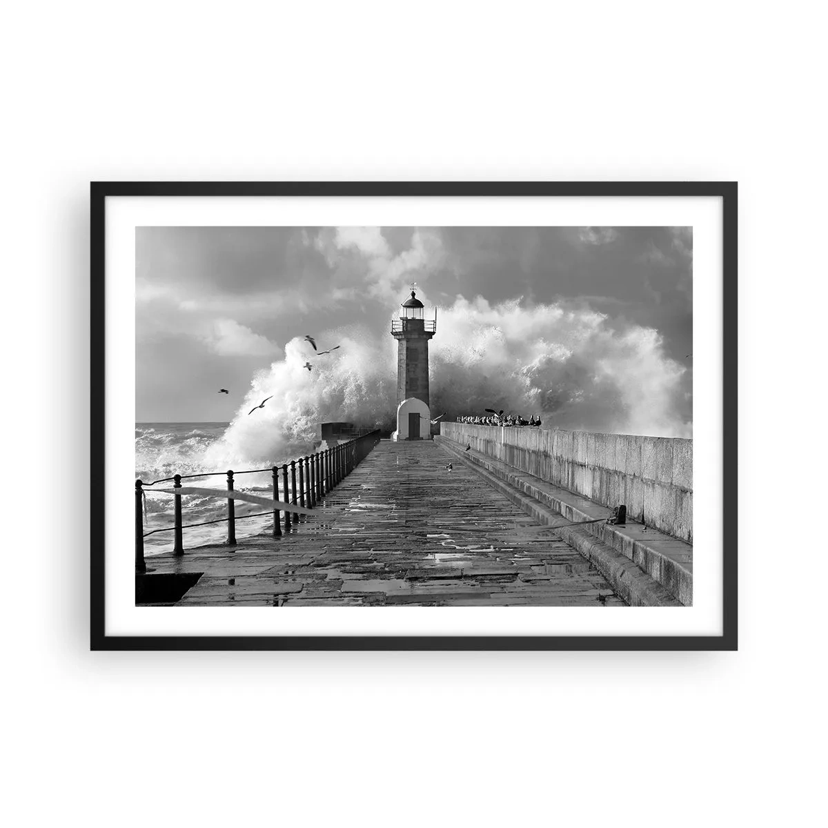Póster en marco negro - Un faro rodeado de olas durante una tormenta. - 70x50cm - Audaz - Decoración de pared moderna para salón y dormitorio ARTTOR