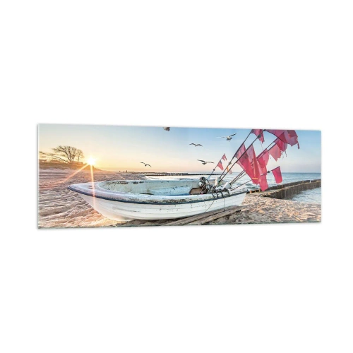 Cuadro sobre vidrio - Impresiones sobre Vidrio - Un barco en la playa al amanecer con gaviotas y banderas rojas. - 160x50cm - Un merecido descanso - Decoración de pared moderna para salón y dormitorio ARTTOR