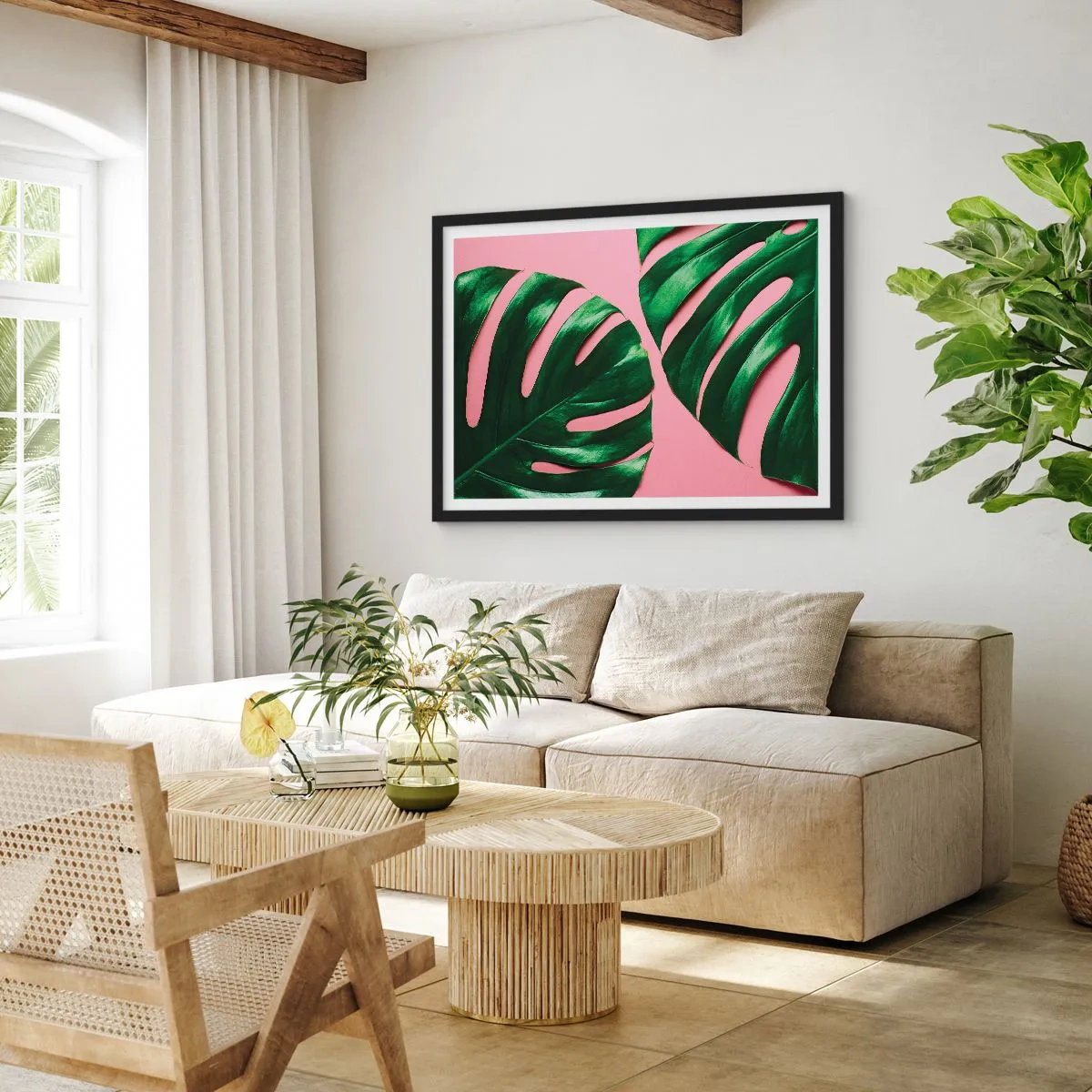 Póster en marco negro - Hojas de monstera verde sobre un fondo rosa - 70x50cm - Cita con el verde - Decoración de pared moderna para salón y dormitorio ARTTOR