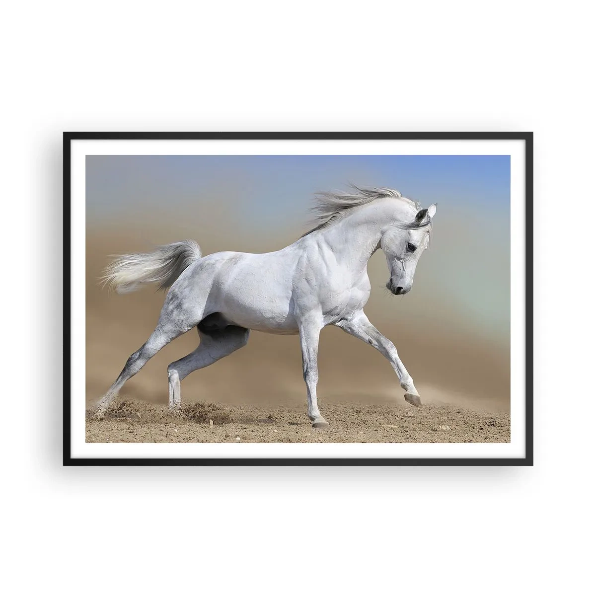 Póster en marco negro - Un caballo blanco galopando a través de un paisaje desértico. - 100x70cm - El más bello cuento de hadas árabe - Decoración de pared moderna para salón y dormitorio ARTTOR