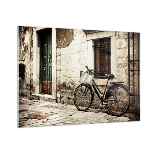 Cuadro sobre vidrio - Impresiones sobre Vidrio - Una bicicleta en blanco y negro apoyada contra una antigua casa de vecindad. - 100x70cm - Regreso al pasado - Decoración de pared moderna para salón y dormitorio ARTTOR