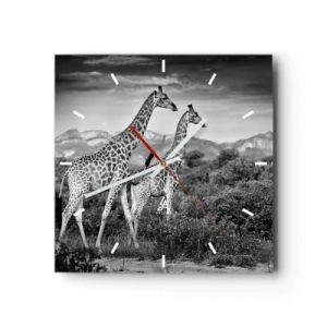 Reloj de pared - Reloj de vidrio - Siluetas en blanco y negro de dos jirafas en la sabana. - 30x30cm - La clase alta de África - Decoración de pared moderna para salón y dormitorio ARTTOR