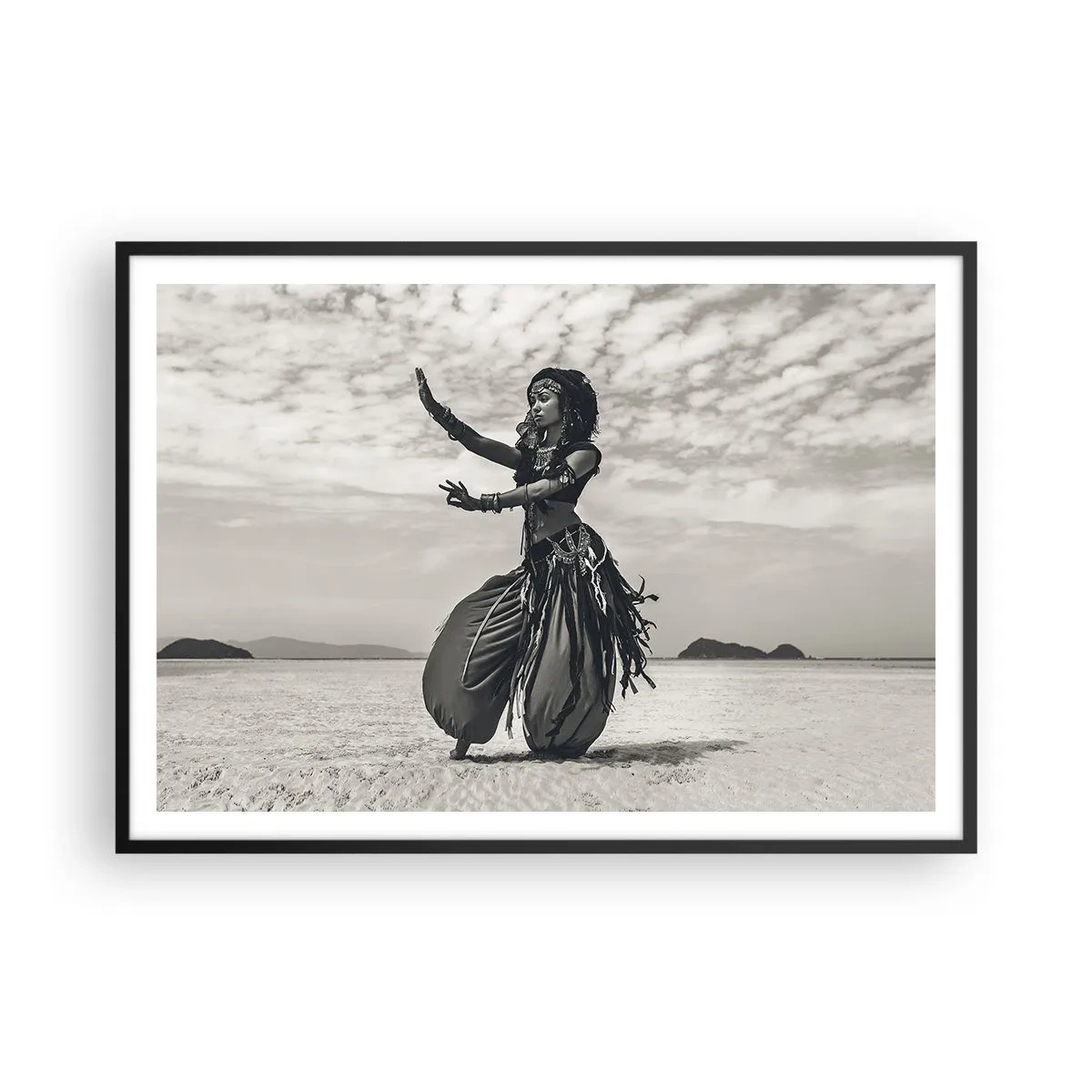 Póster en marco negro - Bailarina exótica con el desierto como telón de fondo - 100x70cm - Danza de las Islas del Sur - Decoración de pared moderna para salón y dormitorio ARTTOR
