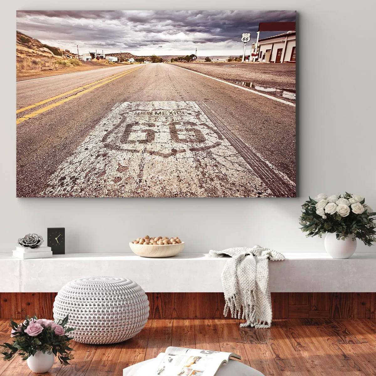 Cuadro sobre lienzo - Impresión de Imagen - Ruta 66 en un clima desértico con un cielo pintoresco - 100x70cm - Mother Road: una leyenda americana - Decoración de pared moderna para salón y dormitorio ARTTOR