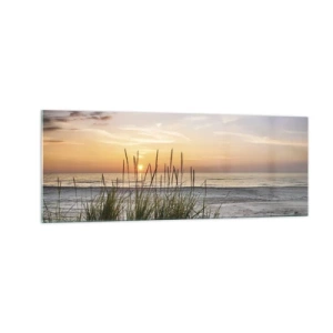 Cuadro sobre vidrio - Impresiones sobre Vidrio - Una playa de arena al atardecer con césped al fondo. - 140x50cm - Mira, piensa, siente - Decoración de pared moderna para salón y dormitorio ARTTOR