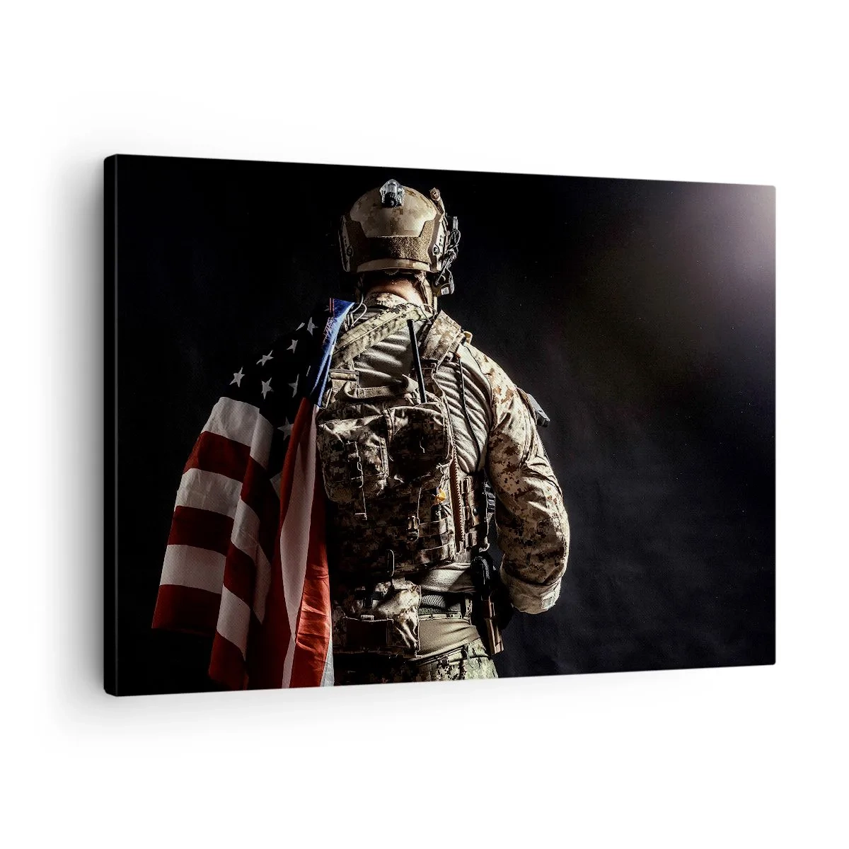 Cuadro sobre lienzo - Impresión de Imagen - Un soldado uniformado con una bandera sobre un fondo oscuro. - 70x50cm - Por eso lucho - Decoración de pared moderna para salón y dormitorio ARTTOR