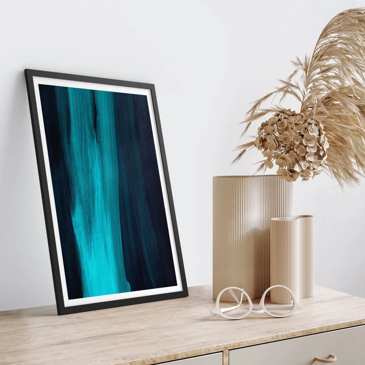 Póster en marco negro - Una composición abstracta en tonos negros y turquesas. - 50x70cm - Nadar con la corriente - Decoración de pared moderna para salón y dormitorio ARTTOR