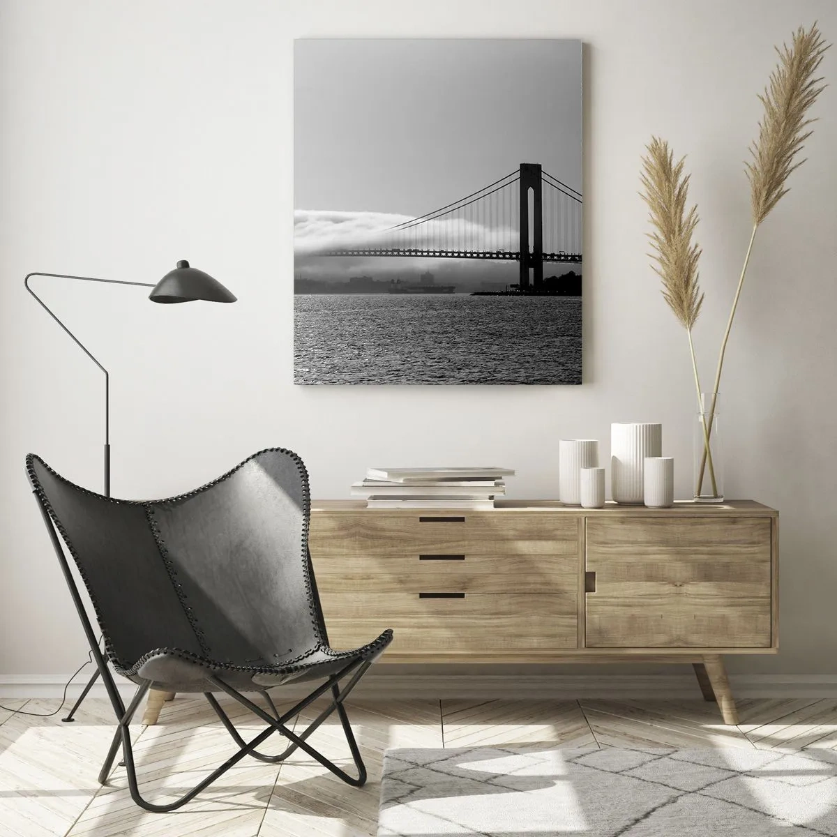 Cuadro sobre vidrio - Impresiones sobre Vidrio - Un puente sobre el agua envuelto en niebla en una toma en blanco y negro. - 80x120cm - Navegue por el Golden Gate - Decoración de pared moderna para salón y dormitorio ARTTOR