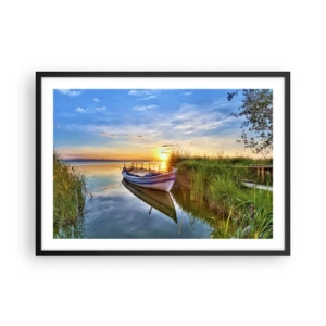 Póster en marco negro - Un barco en una bahía tranquila al atardecer. - 70x50cm - Sueños cumplidos - Decoración de pared moderna para salón y dormitorio ARTTOR