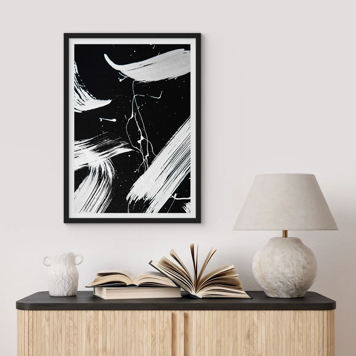 Póster en marco negro - Composición abstracta de pinceladas en blanco y negro - 50x70cm - Rompiendo la oscuridad - Decoración de pared moderna para salón y dormitorio ARTTOR