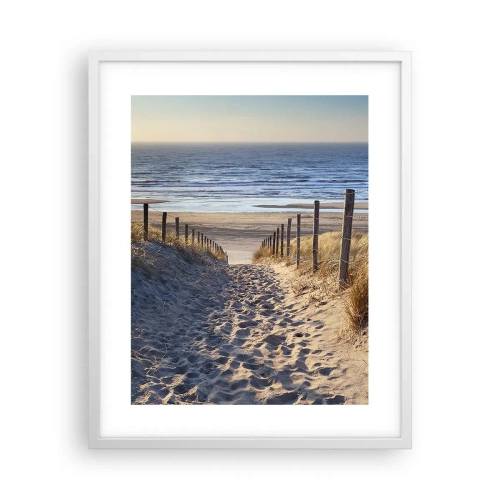 Póster en marco blanco - El sonido del mar, el canto de los pájaros, una playa virgen entre las dunas... - 40x50 cm