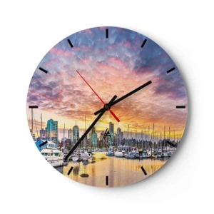 Reloj de pared - Reloj de vidrio - Puerto deportivo con barcos y rascacielos al fondo durante la puesta de sol - 30x30cm - Una ciudad de mil marineros - Decoración de pared moderna para salón, cocina y dormitorio ARTTOR