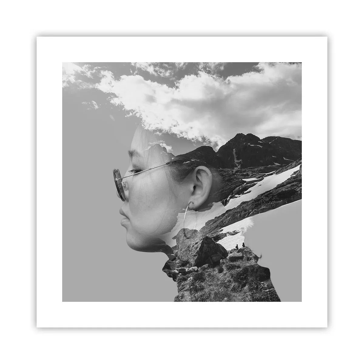 Póster - Retrato sobre montañas y nubes - 40x40 cm