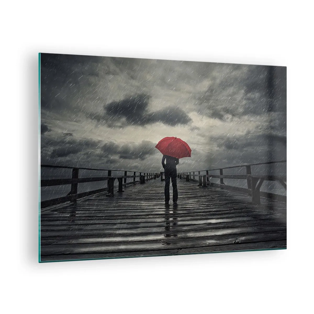 Cuadro sobre vidrio - Impresiones sobre Vidrio - Un hombre con un paraguas rojo en un muelle de madera bajo la lluvia. - 70x50cm - No importa que llueva - Decoración de pared moderna para salón y dormitorio ARTTOR