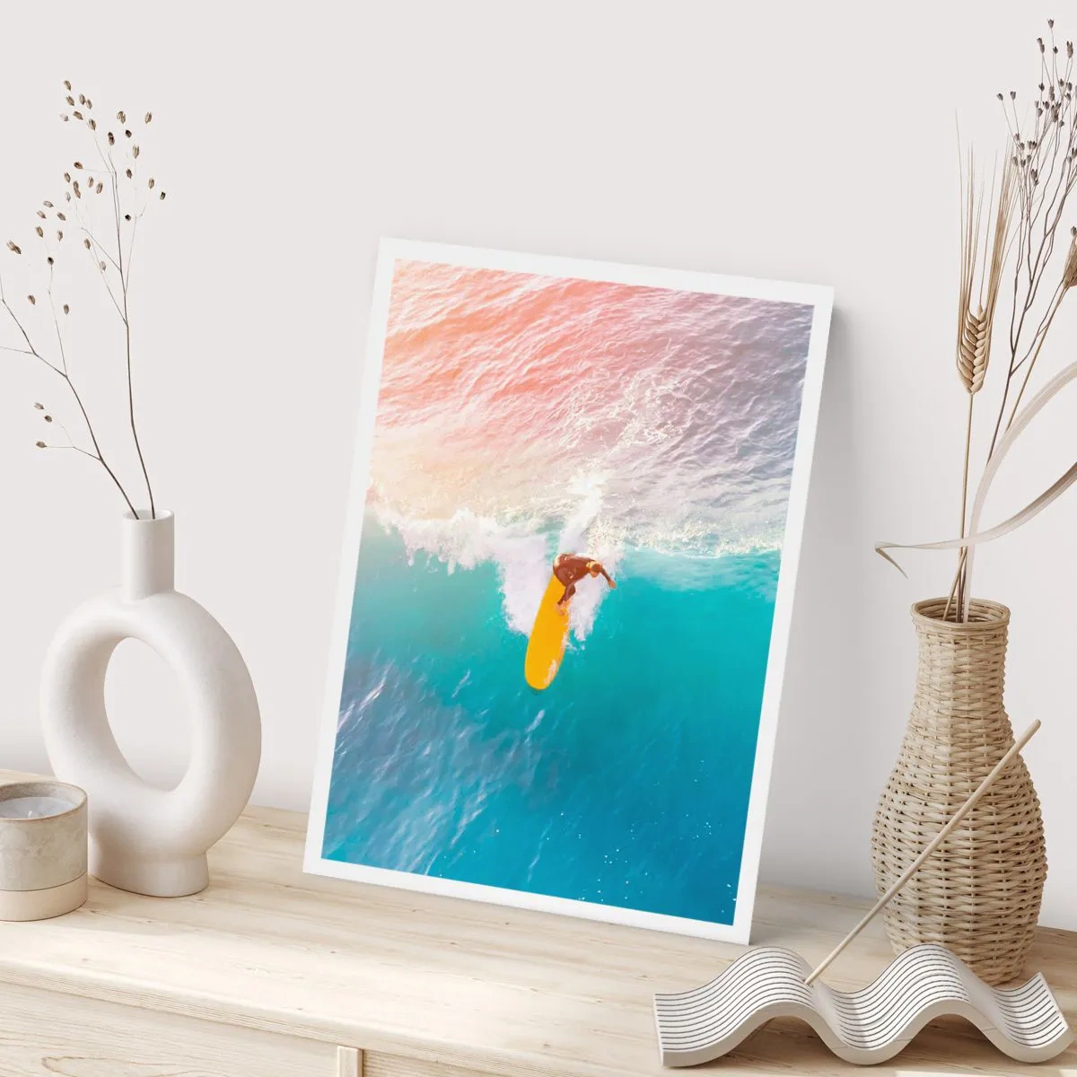 Póster - Un surfista montando una ola bajo los rayos del sol poniente. - 50x70cm - Jinete del océano - Decoración de pared moderna para salón y dormitorio ARTTOR