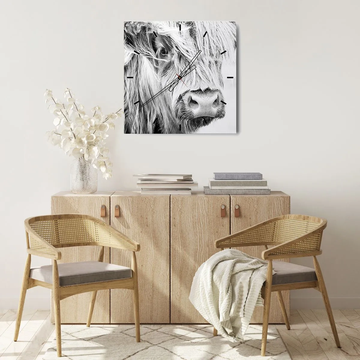 Reloj de pared - Reloj de vidrio - Retrato de una vaca escocesa en blanco y negro - 30x30cm - La naturaleza escocesa - Decoración de pared moderna para salón y dormitorio ARTTOR