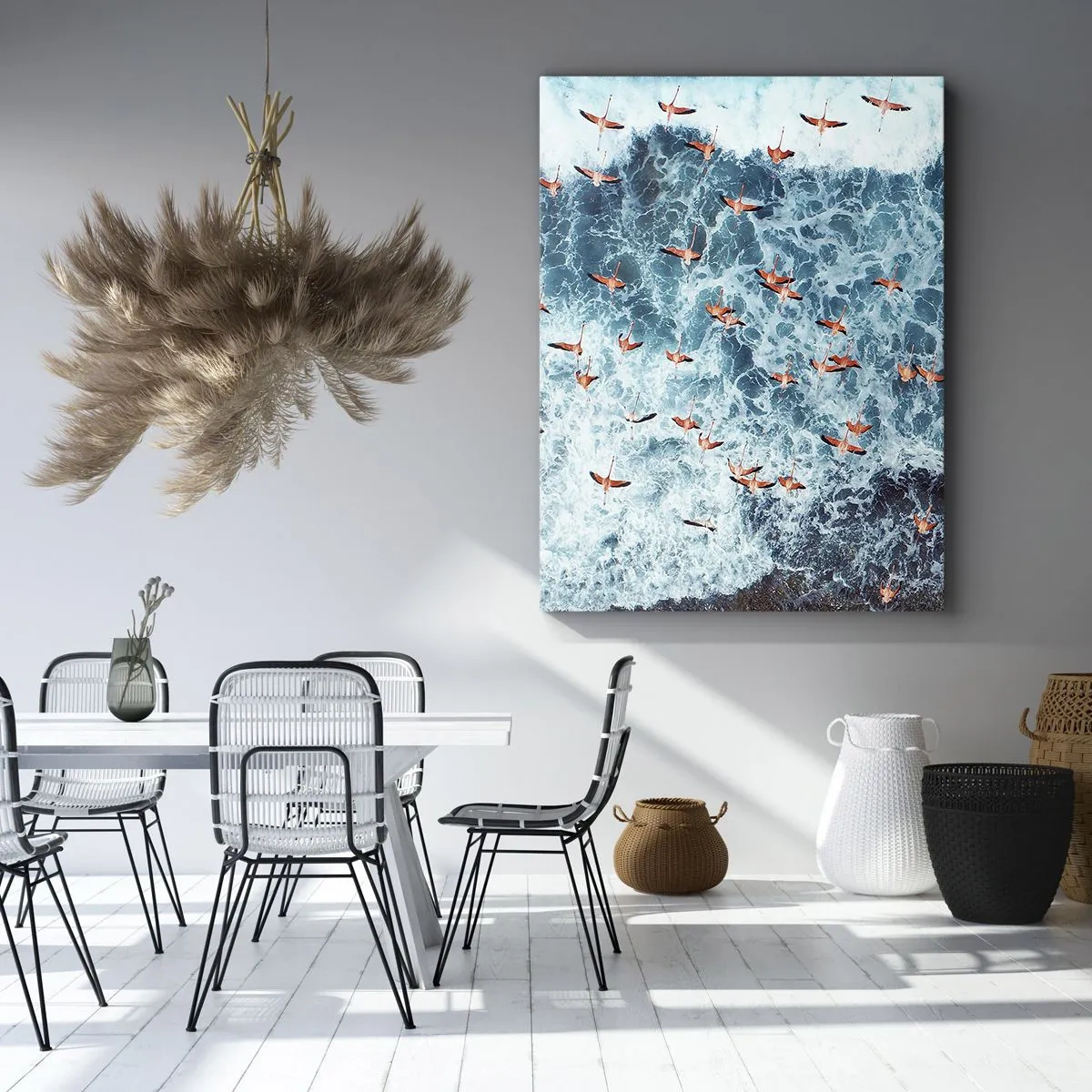 Cuadro sobre lienzo - Impresión de Imagen - Una vista aérea de flamencos rosados sobre un océano azul. - 80x120cm - Un desfile marítimo - Decoración de pared moderna para salón y dormitorio ARTTOR