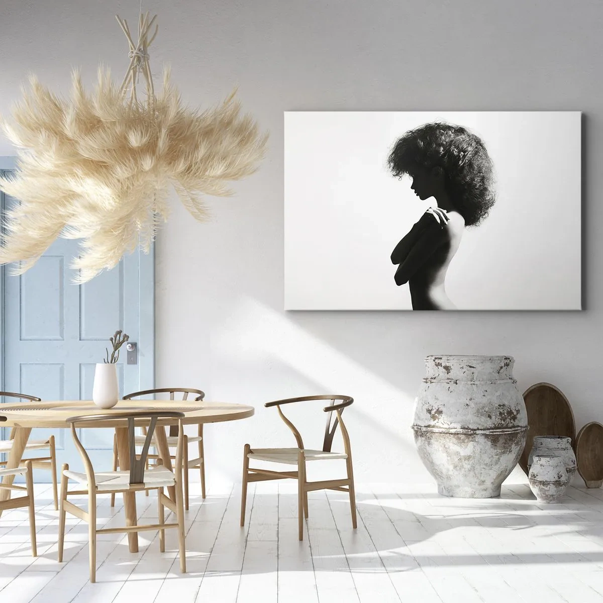 Cuadro sobre lienzo - Impresión de Imagen - Una silueta sutil de una mujer en tonos blanco y negro sobre un fondo claro. - 70x50cm - Como una flor en un tallo delgado - Decoración de pared moderna para salón y dormitorio ARTTOR