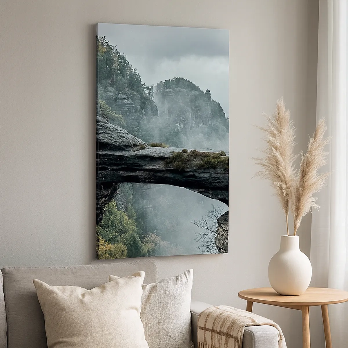 Cuadro sobre lienzo - Impresión de Imagen - Un arco de piedra rodeado de montañas brumosas y bosques. - 50x70cm - La aventura está a punto de comenzar - Decoración de pared moderna para salón y dormitorio ARTTOR