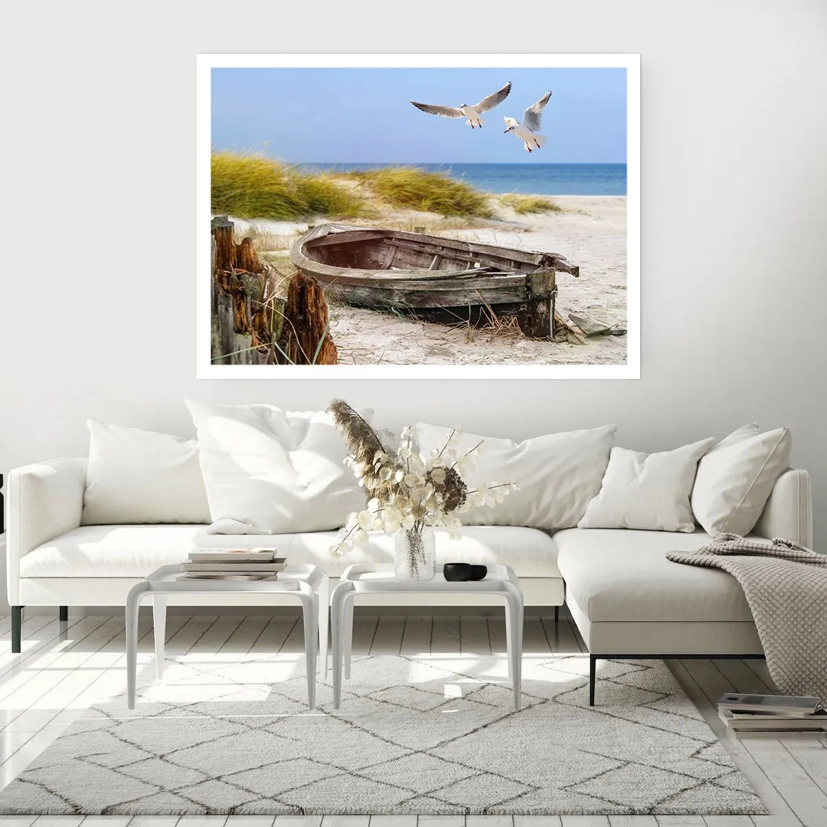 Póster - Barco abandonado en una playa con gaviotas - 100x70cm - Bañada por el viento - Decoración de pared moderna para salón y dormitorio ARTTOR