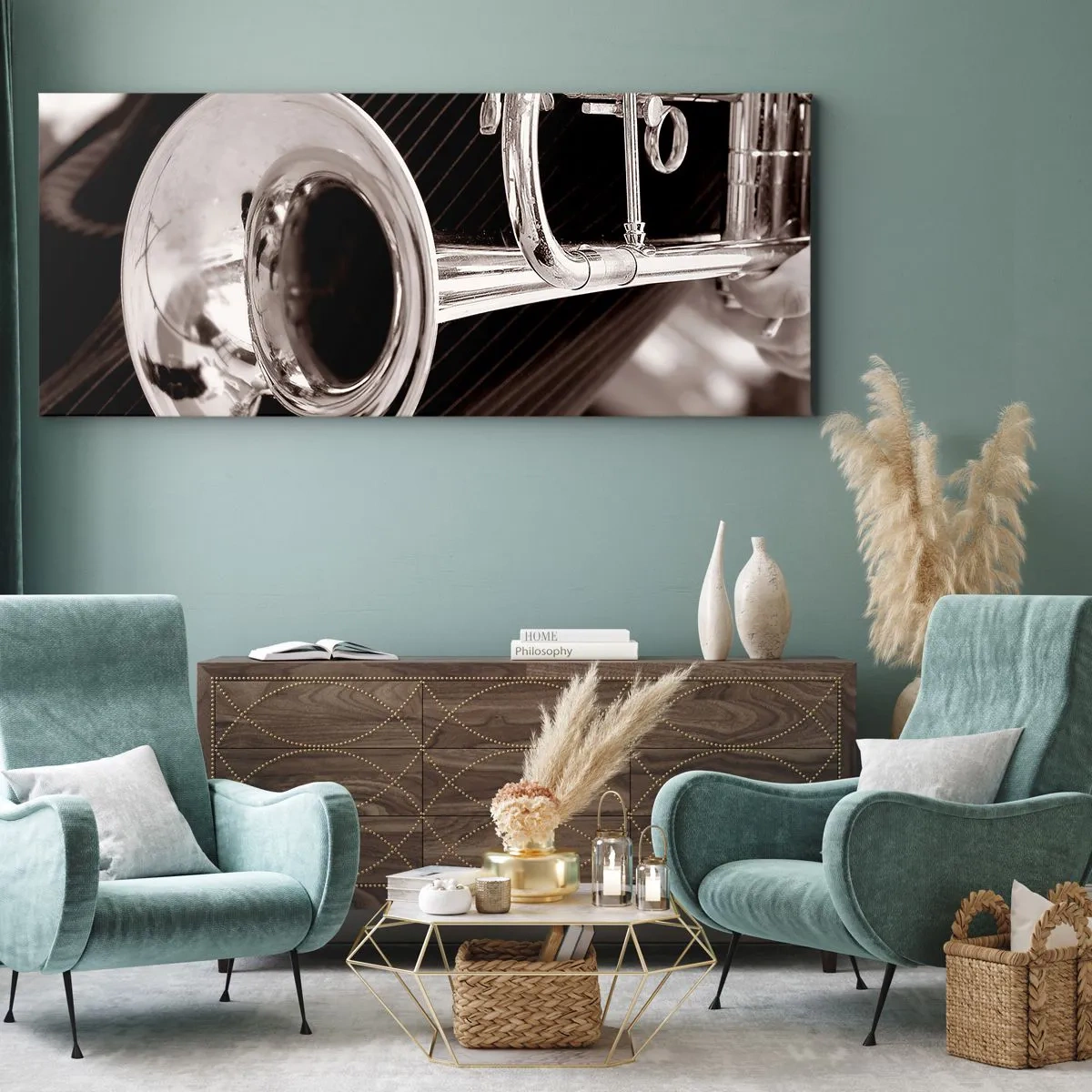 Cuadro sobre lienzo - Impresión de Imagen - Un primer plano de una trompeta plateada sobre un elegante fondo de tela. - 160x50cm - Viaje musical a los años 30. - Decoración de pared moderna para salón y dormitorio ARTTOR