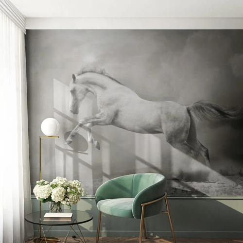 Fotomural Premium Canvas - Un caballo blanco en un salto dinámico sobre un fondo de nubes brumosas. - 100x70cm - Entre la realidad y el sueño - Decoración de pared moderna para salón y dormitorio ARTTOR