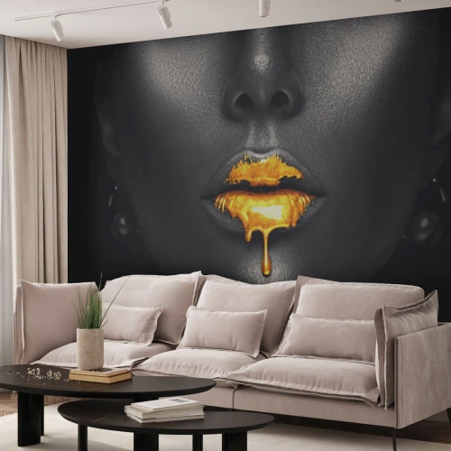 Fotomural Premium Canvas - Labios de oro - Abstracción, Boca de mujer, cara de mujer - 350x256 cm