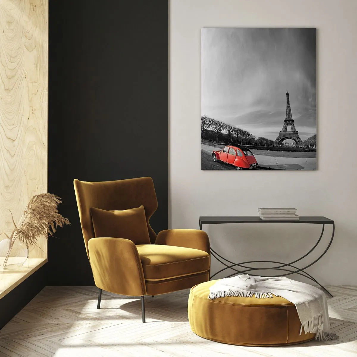 Cuadro sobre vidrio - Impresiones sobre Vidrio - Un coche rojo con la Torre Eiffel al fondo en un entorno en blanco y negro. - 50x70cm - Más parisino que el propio París - Decoración de pared moderna para salón y dormitorio ARTTOR