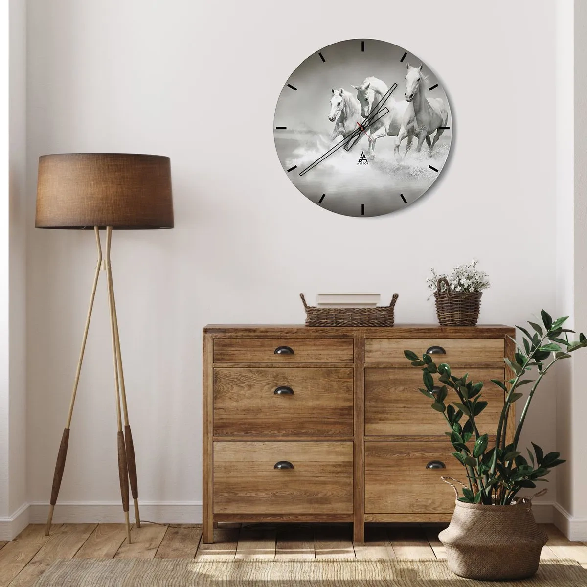 Reloj de pared - Reloj de vidrio - Tres caballos blancos galopando por el agua en un entorno dinámico. - 30x30cm - Locura blanca - Decoración de pared moderna para salón, cocina y dormitorio ARTTOR