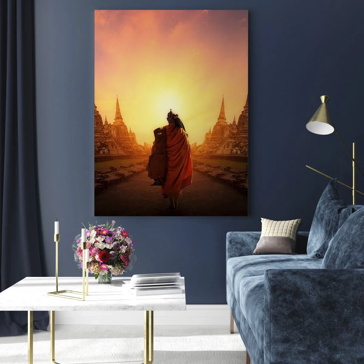 Cuadro sobre vidrio - Impresiones sobre Vidrio - Un monje con el sol poniente como telón de fondo y templos en Asia. - 50x70cm - En paz por la eternidad - Decoración de pared moderna para salón y dormitorio ARTTOR