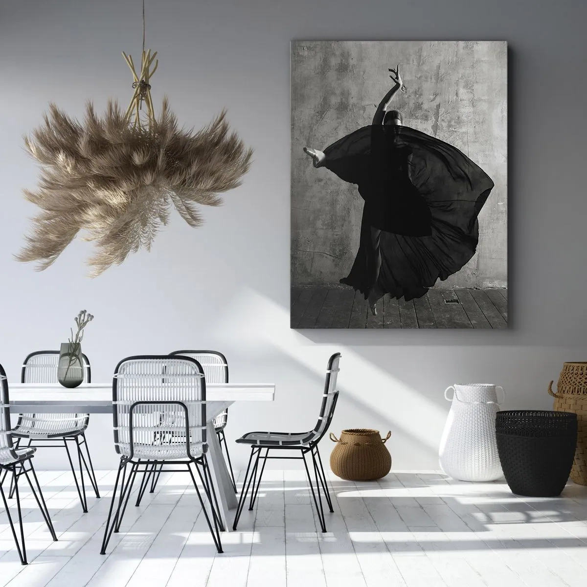 Cuadro sobre lienzo - Impresión de Imagen - Silueta en blanco y negro de una bailarina en movimiento contra un fondo de pared. - 70x100cm - Cargada de pasión - Decoración de pared moderna para salón y dormitorio ARTTOR
