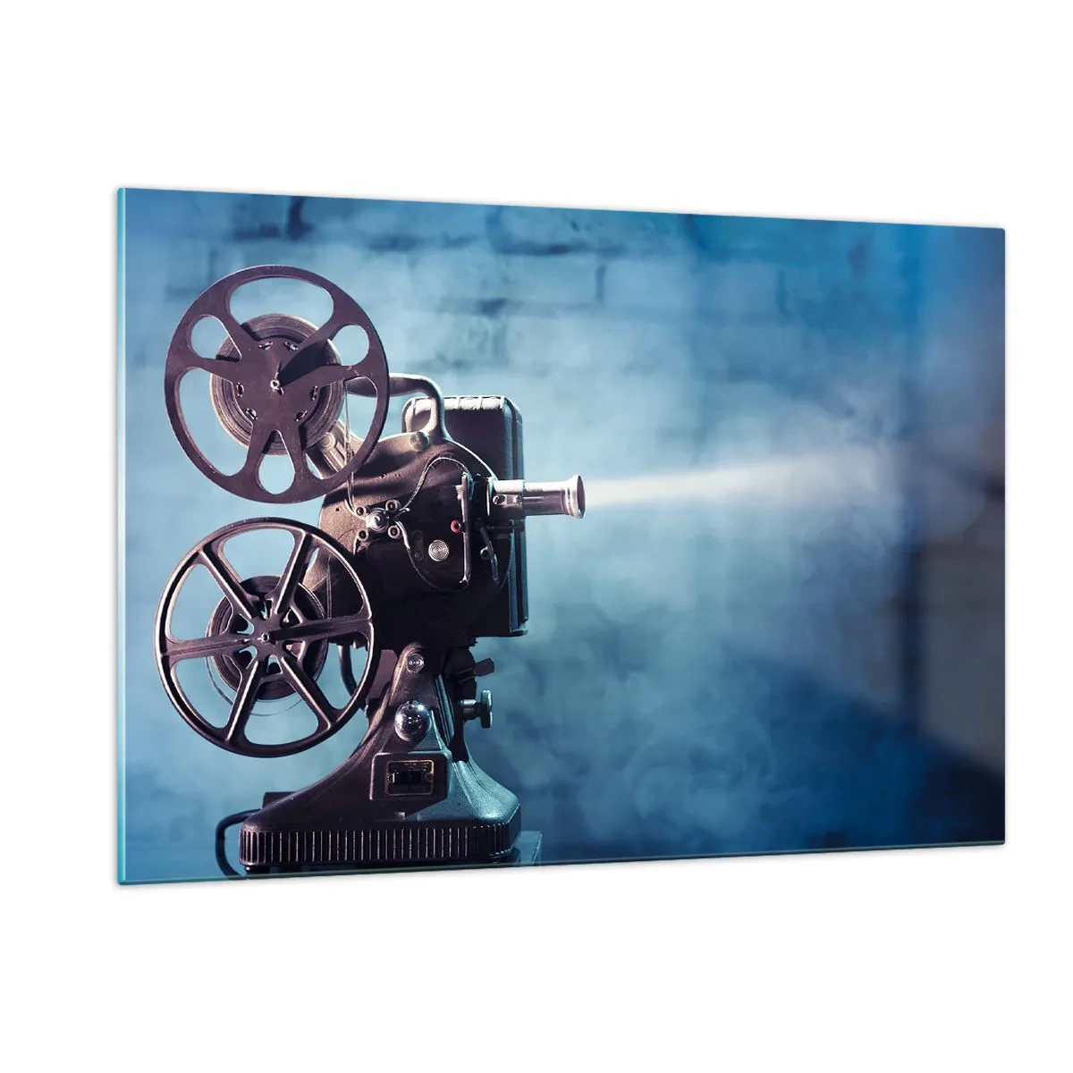 Cuadro sobre vidrio - Impresiones sobre Vidrio - Una cámara de cine de estilo retro contra una pared azul. - 120x80cm - En el antiguo cine - Decoración de pared moderna para salón y dormitorio ARTTOR